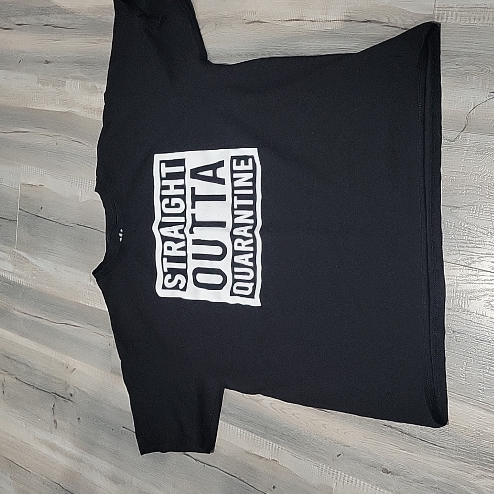🛑254.  Men shirt size xl color black and white